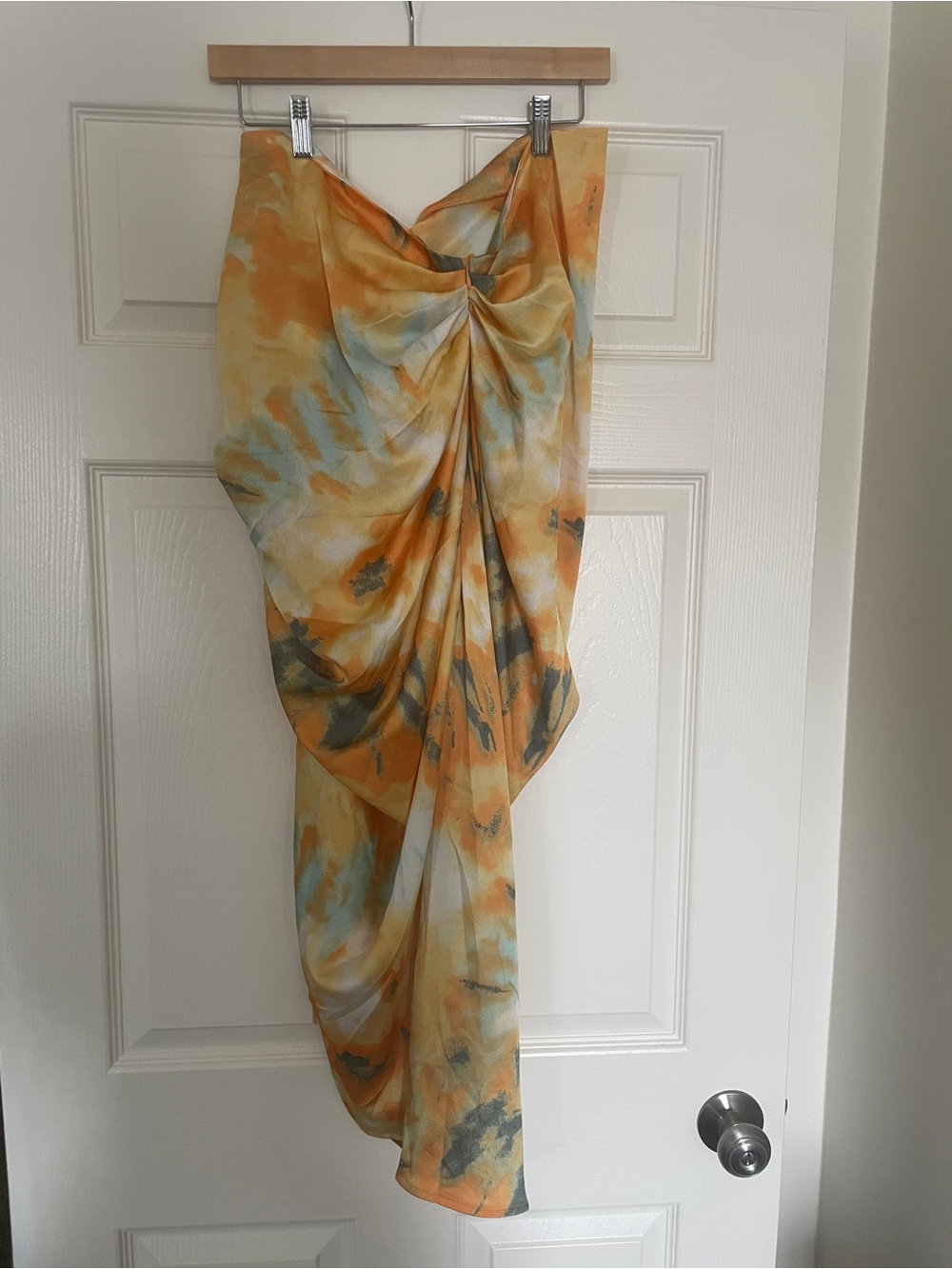 🧡 PrettyLittleThing Plus Size Orange Tie-Dye Ruched Side Midi Skirt 🧡 - Picture 6 of 8